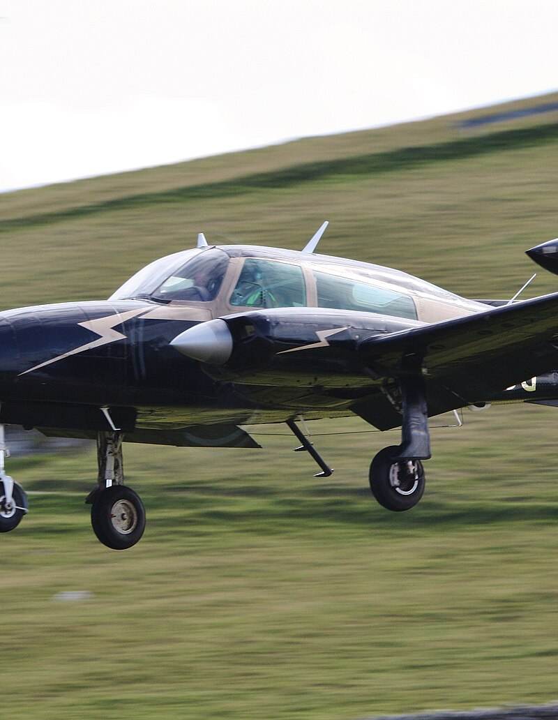N1909G - Twin-engine aircraft