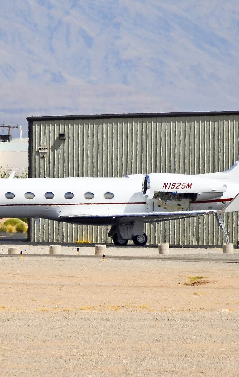 N1925M - Business jet