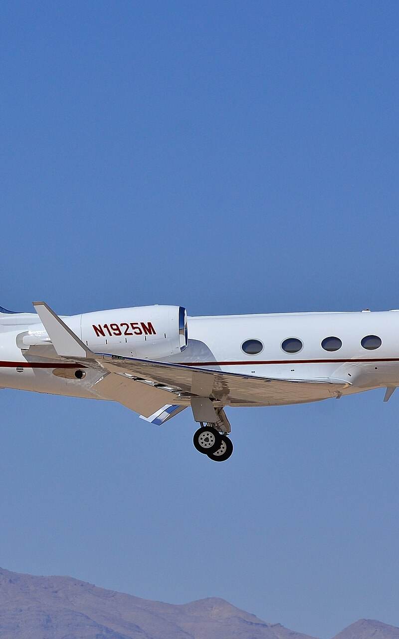 N1925M - Business jet