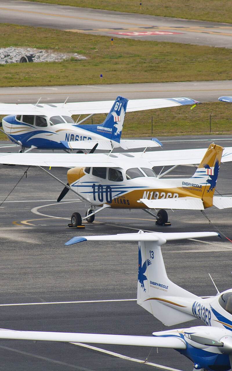 N1926R - Twin-engine aircraft