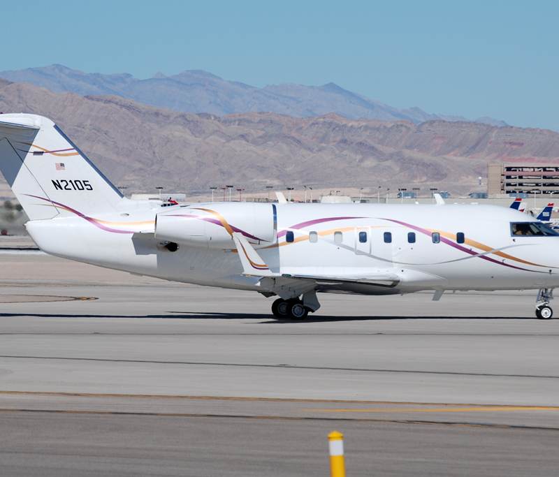 N2105 - Business jet