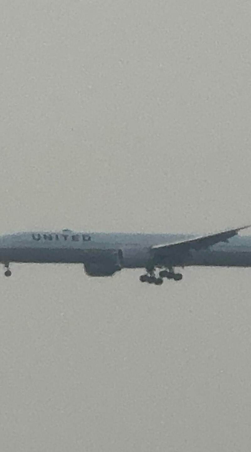 N2140U - Twin-engine aircraft