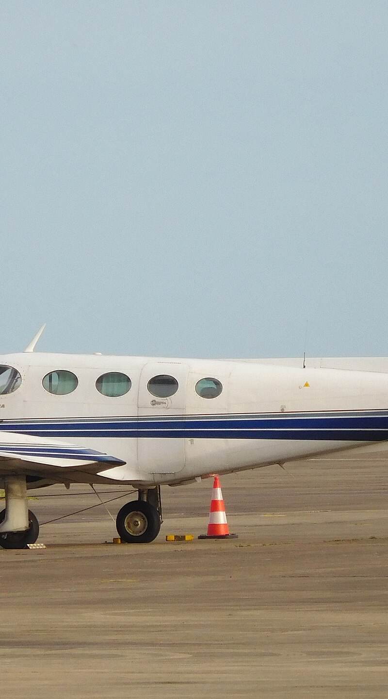N2699D - Twin-engine aircraft