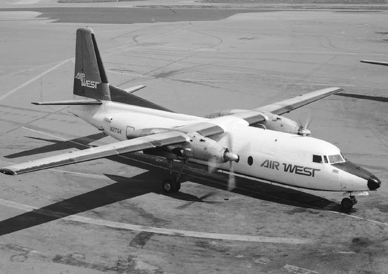 N2704 - Twin-engine aircraft