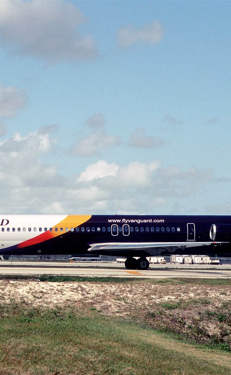 N140NJ - Douglas