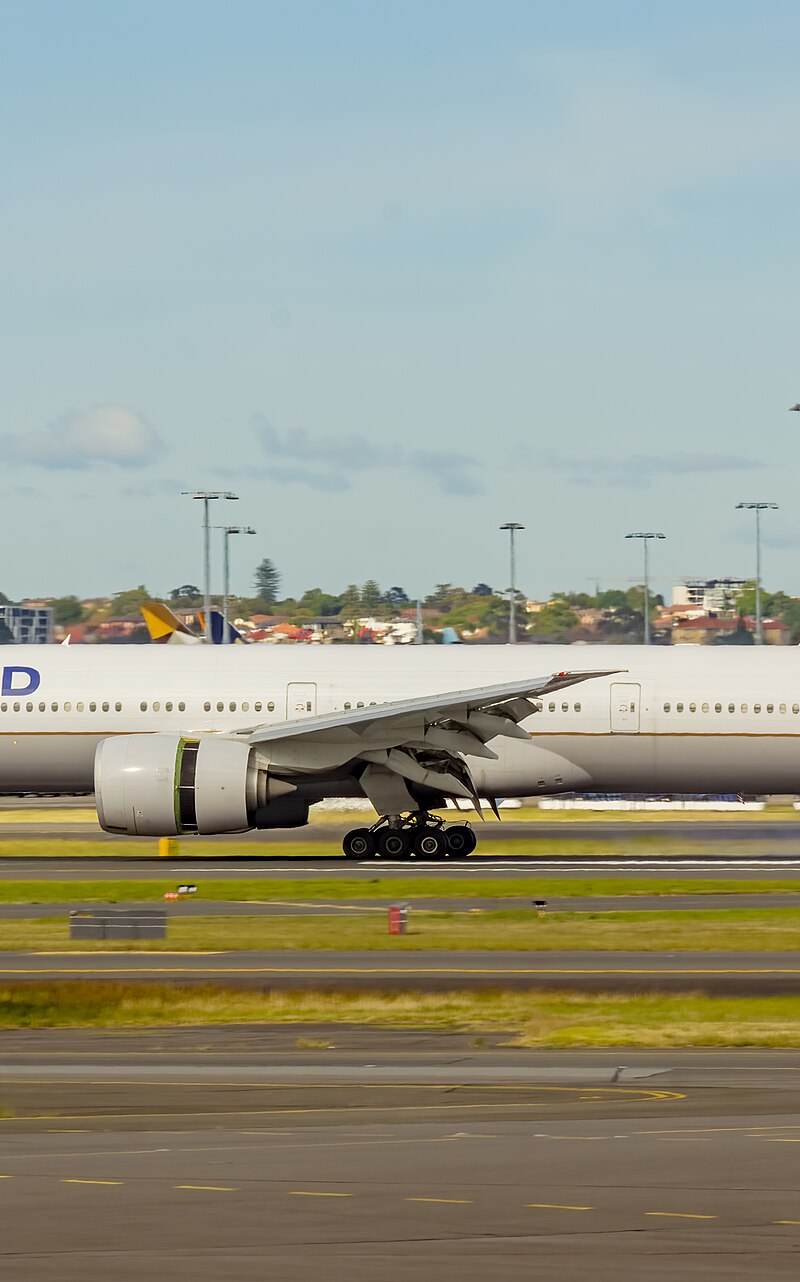 N2747U - Twin-engine aircraft
