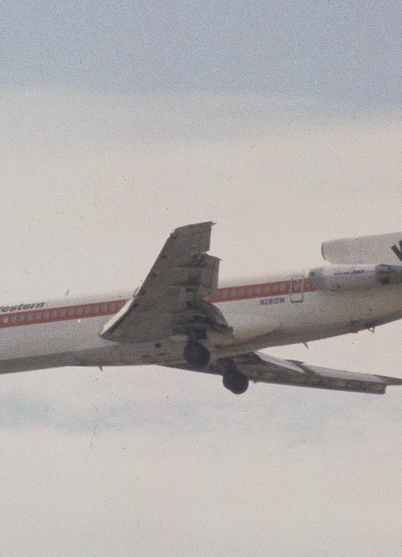 N2810W - Aircraft