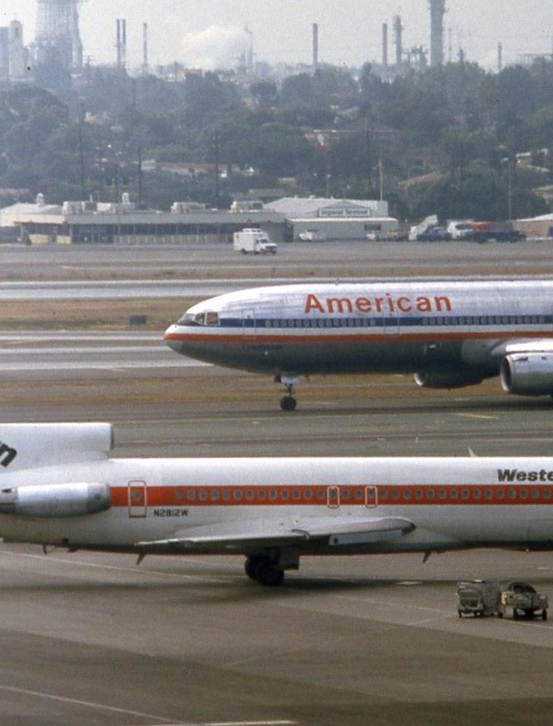 N2812W - Boeing