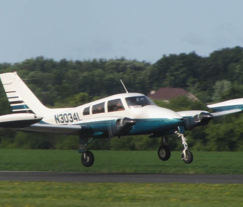 N3034L - Twin-engine aircraft
