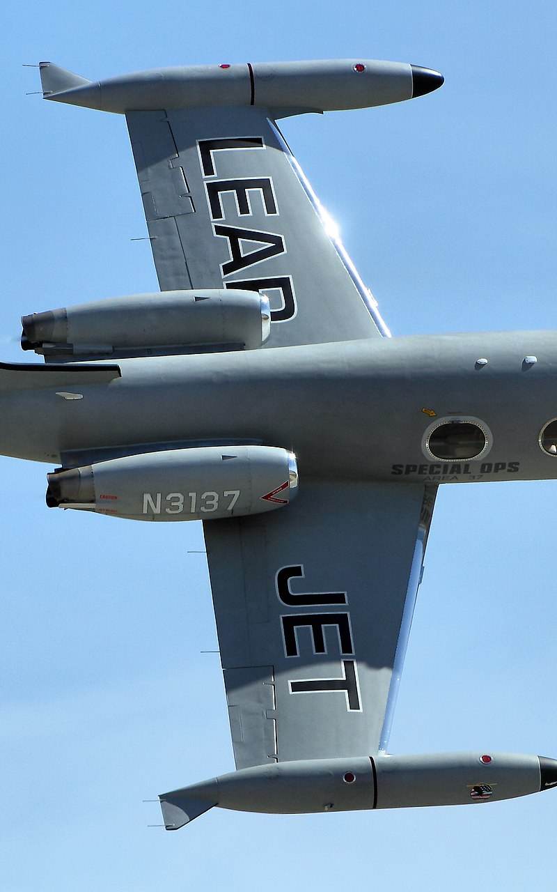 N3137 - Twin-engine aircraft