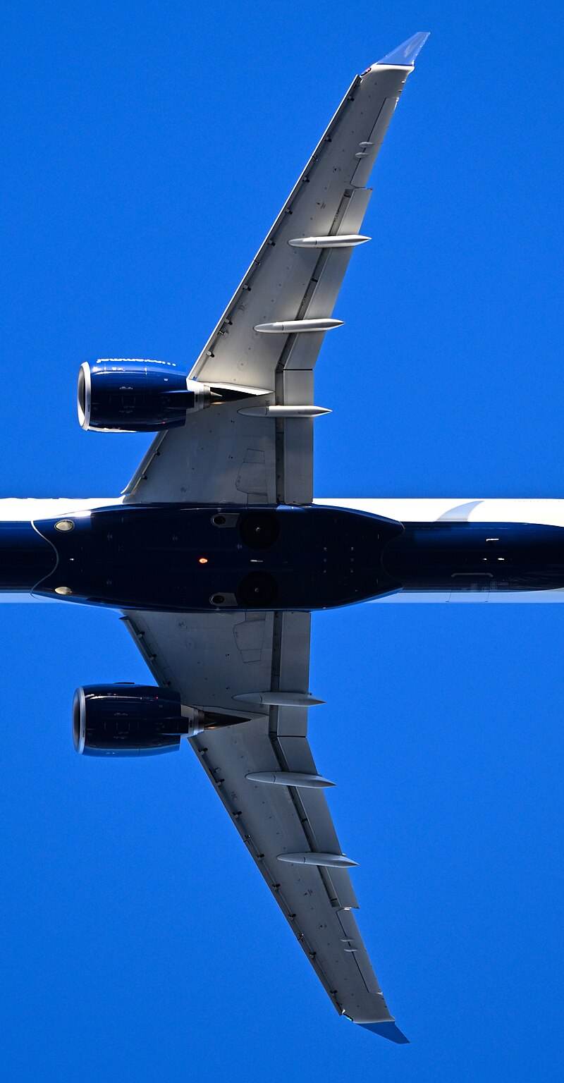 N3196J - Twin-engine aircraft