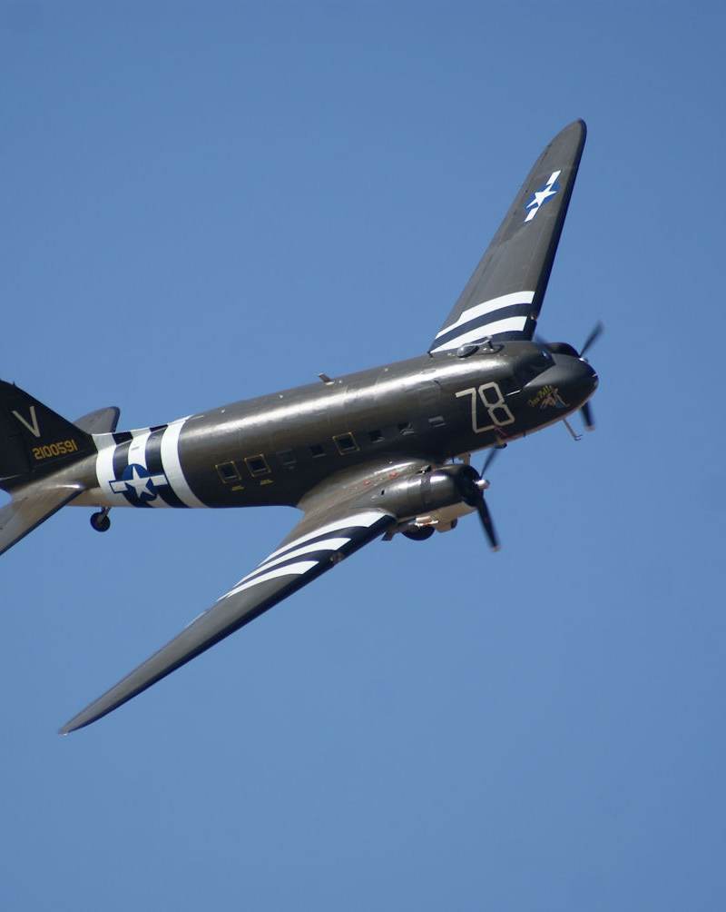  - Twin-engine aircraft