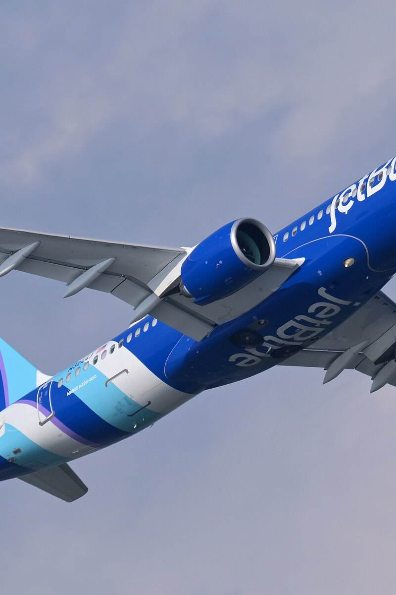 N3244J - Twin-engine aircraft