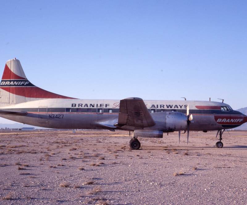 N3427 - Twin-engine aircraft