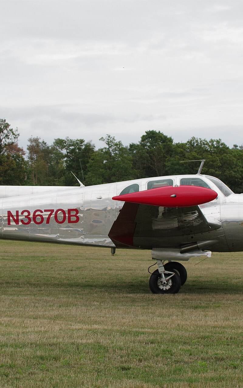 N3670B - Twin-engine aircraft