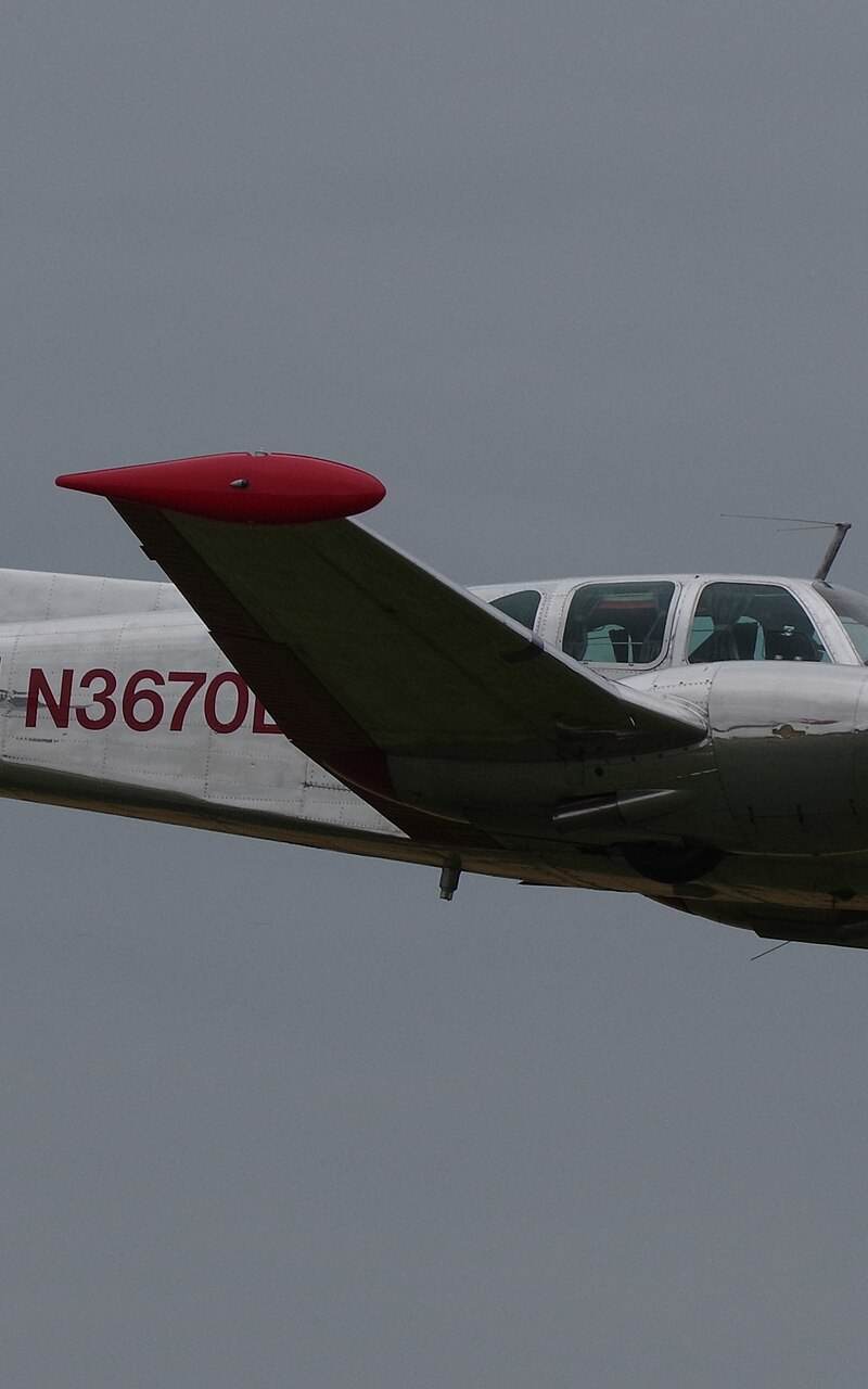 N3670B - Twin-engine aircraft