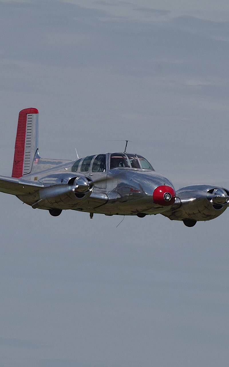 N3670B - Twin-engine aircraft