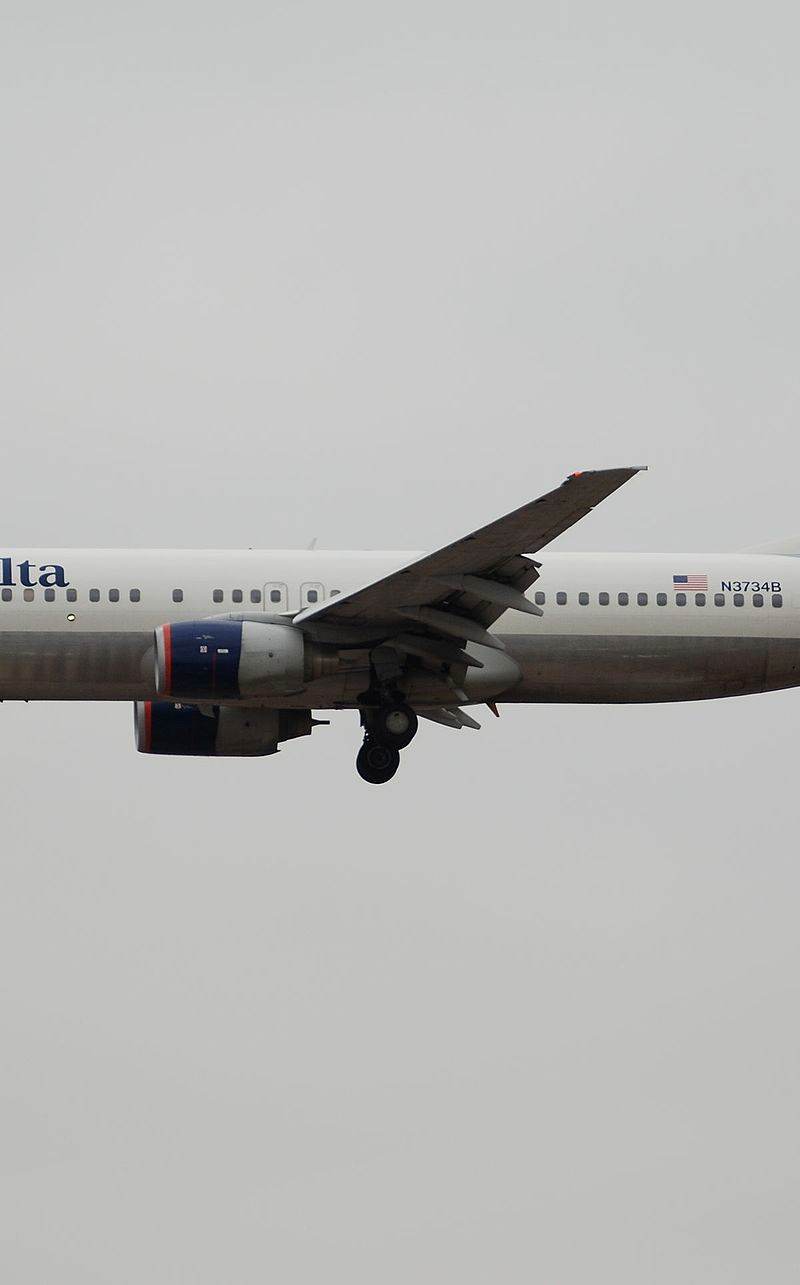 N3734B - Twin-engine aircraft