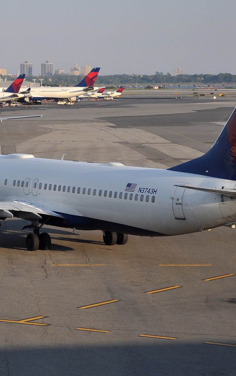 N3743H - Twin-engine aircraft