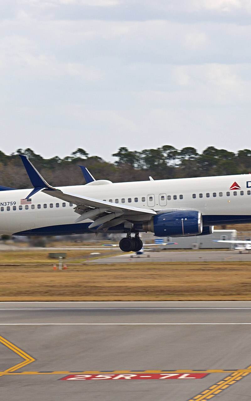 N3759 - Twin-engine aircraft