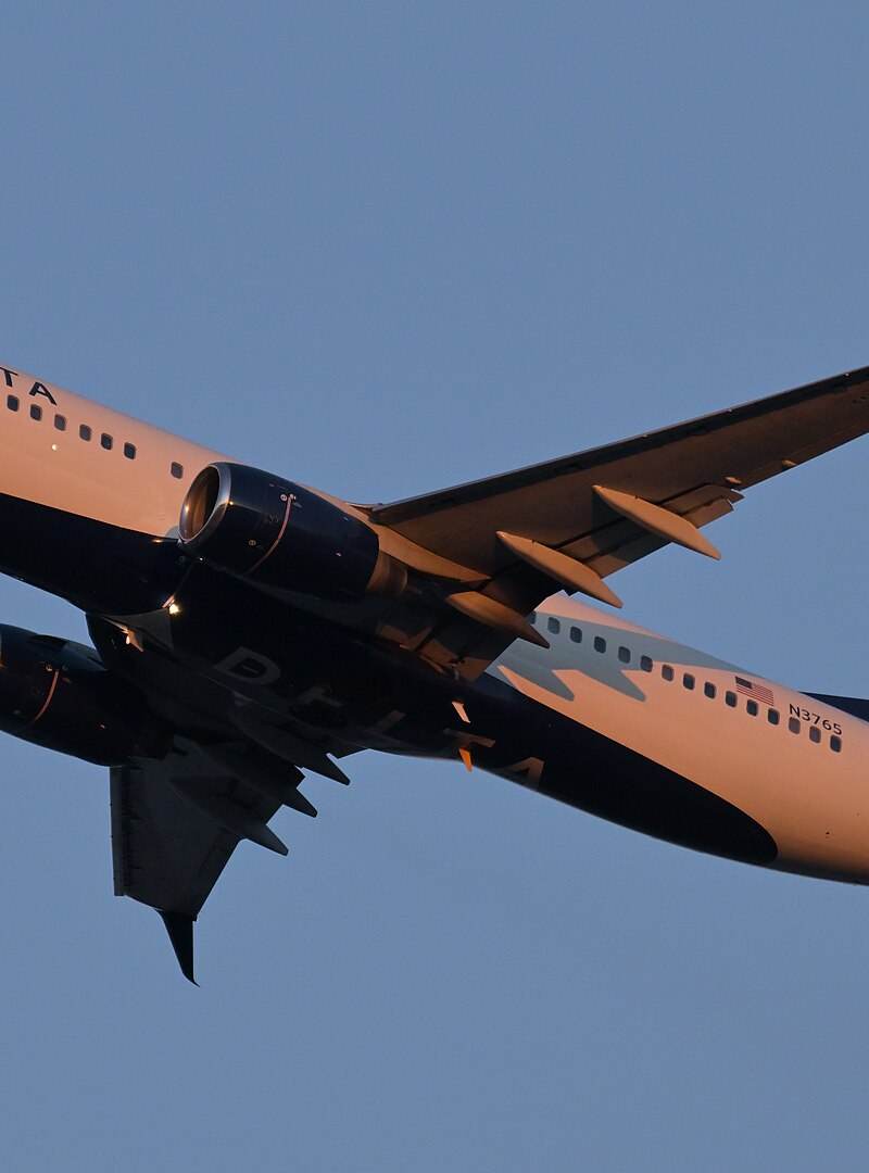 N3765 - Twin-engine aircraft