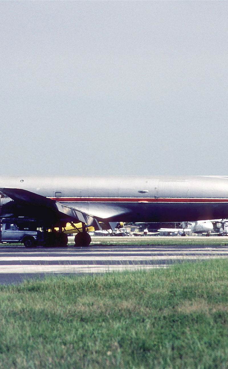 N381AA - Aircraft