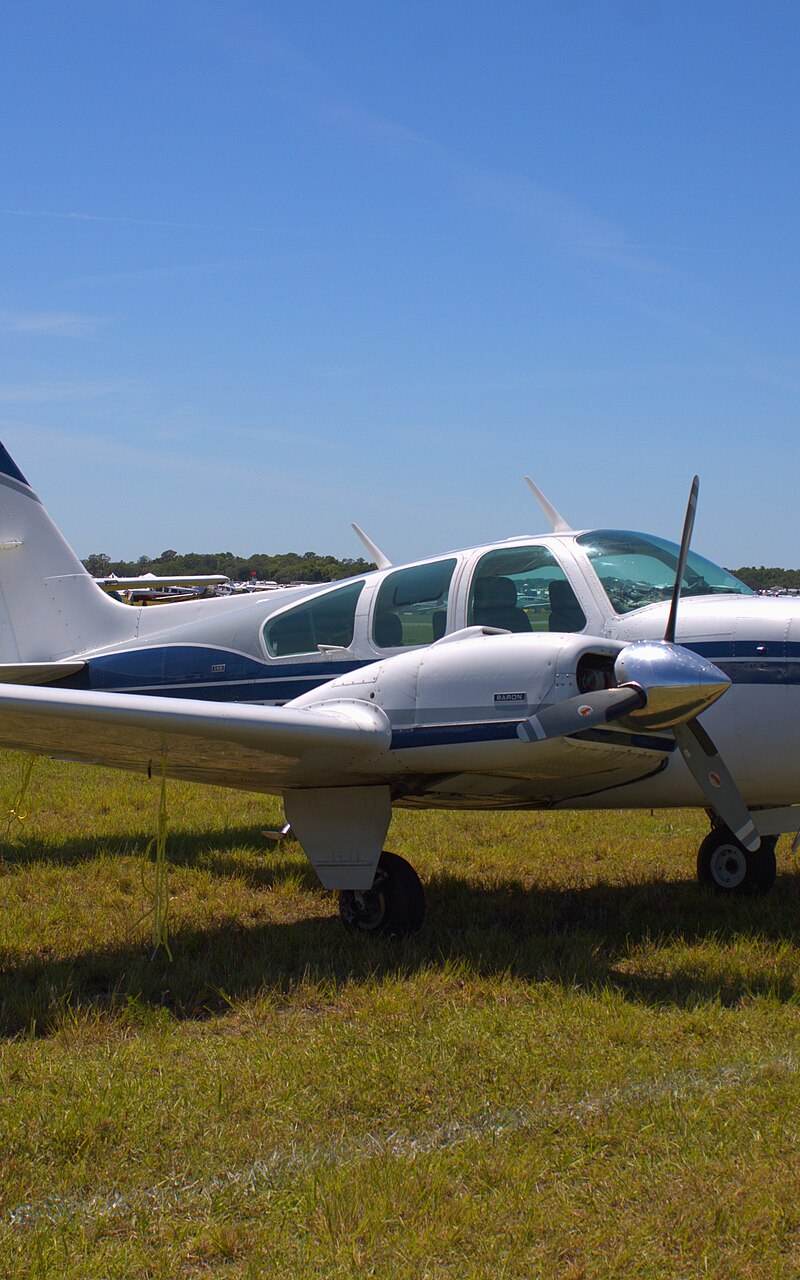 N4065S - Twin-engine aircraft