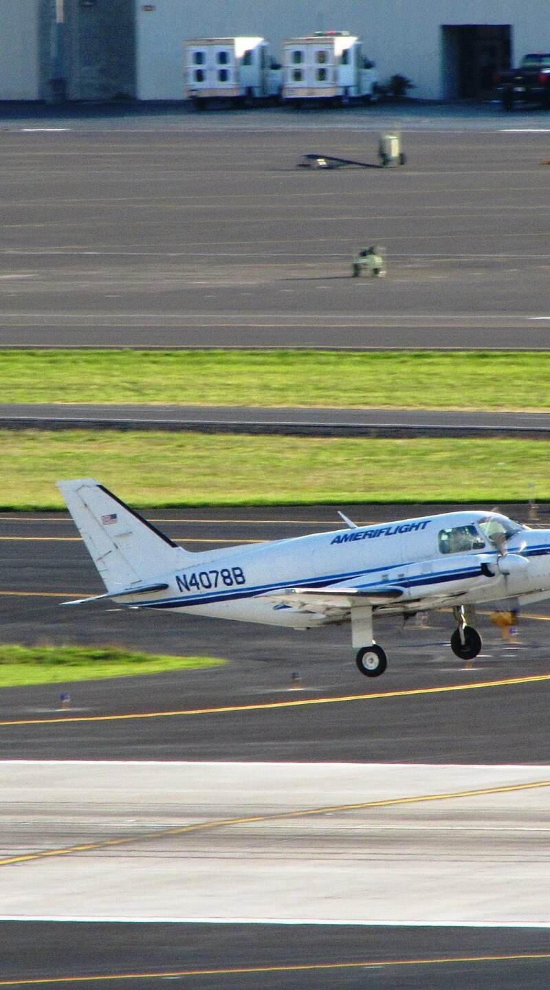 N4078B - Twin-engine aircraft