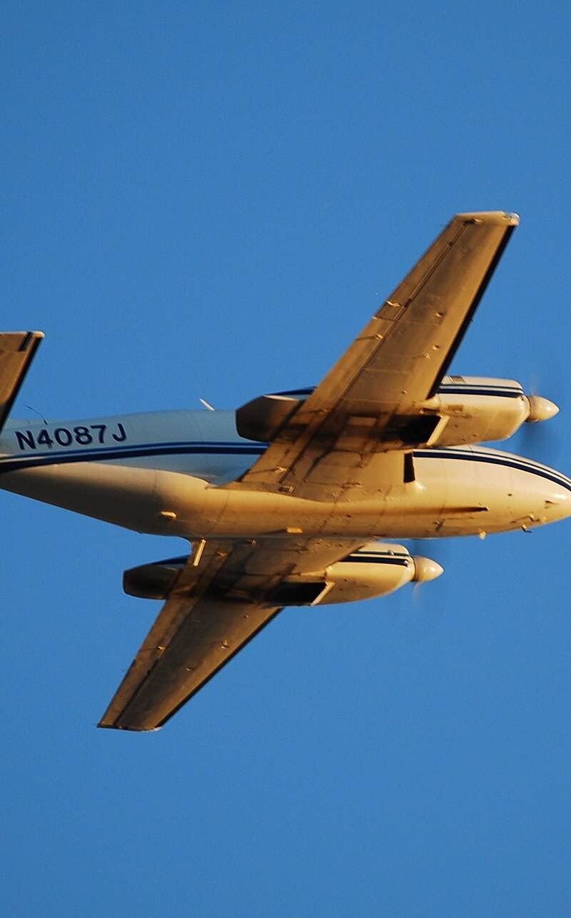 N4087J - Twin-engine aircraft