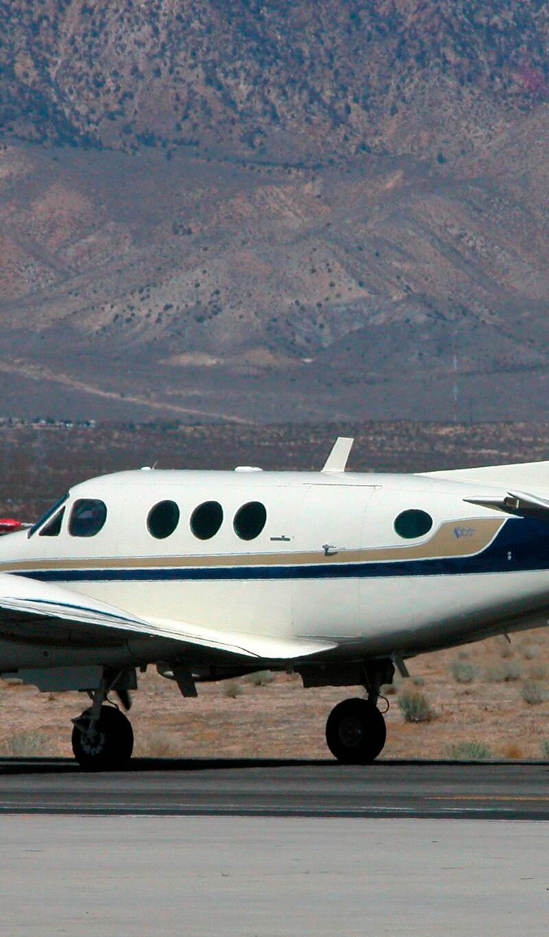 N4216S - Twin-engine aircraft
