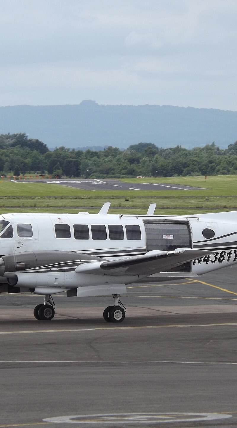 N4381Y - Twin-engine aircraft