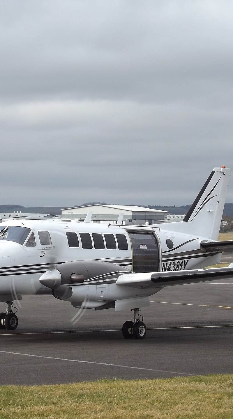 N4381Y - Twin-engine aircraft
