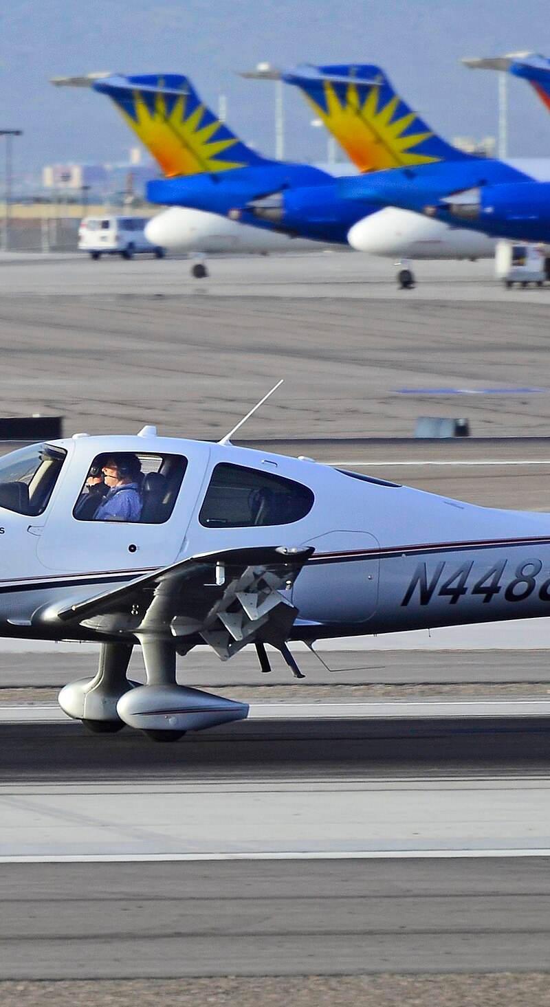 N4488W - Cirrus