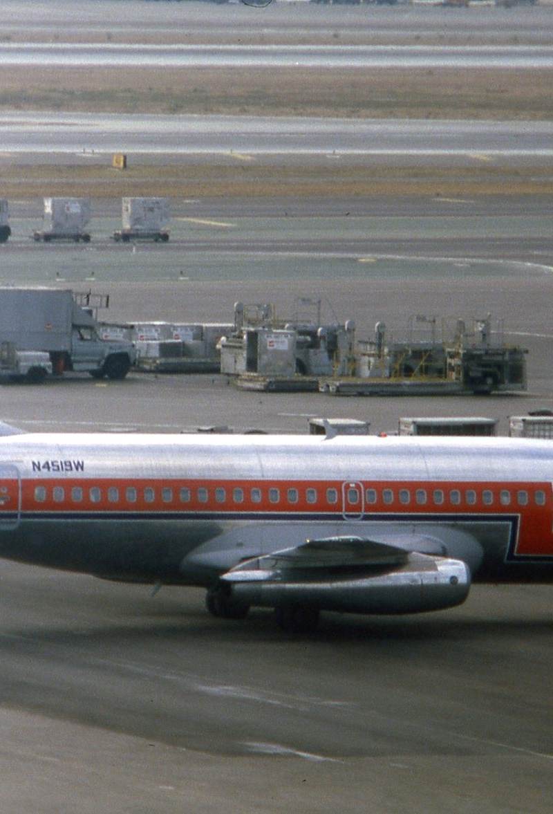 N4519W - Twin-engine aircraft
