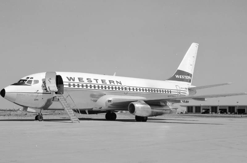 N4524W - Twin-engine aircraft