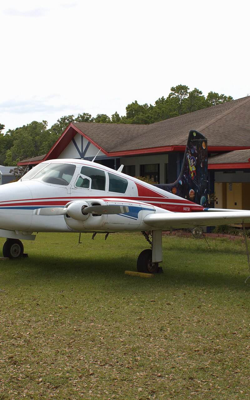 N4875B - Twin-engine aircraft