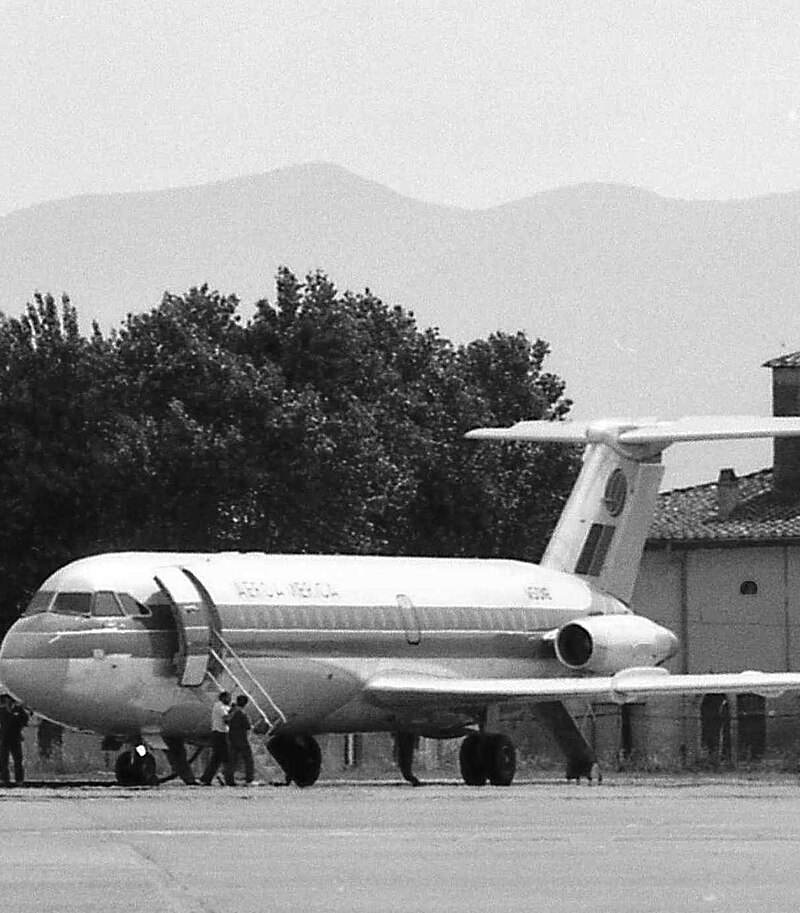 N5016 - Twin-engine aircraft