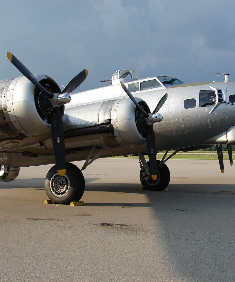 N5017N - Twin-engine aircraft