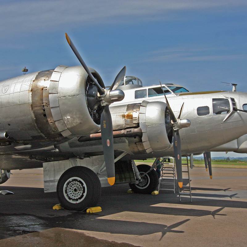  - Twin-engine aircraft