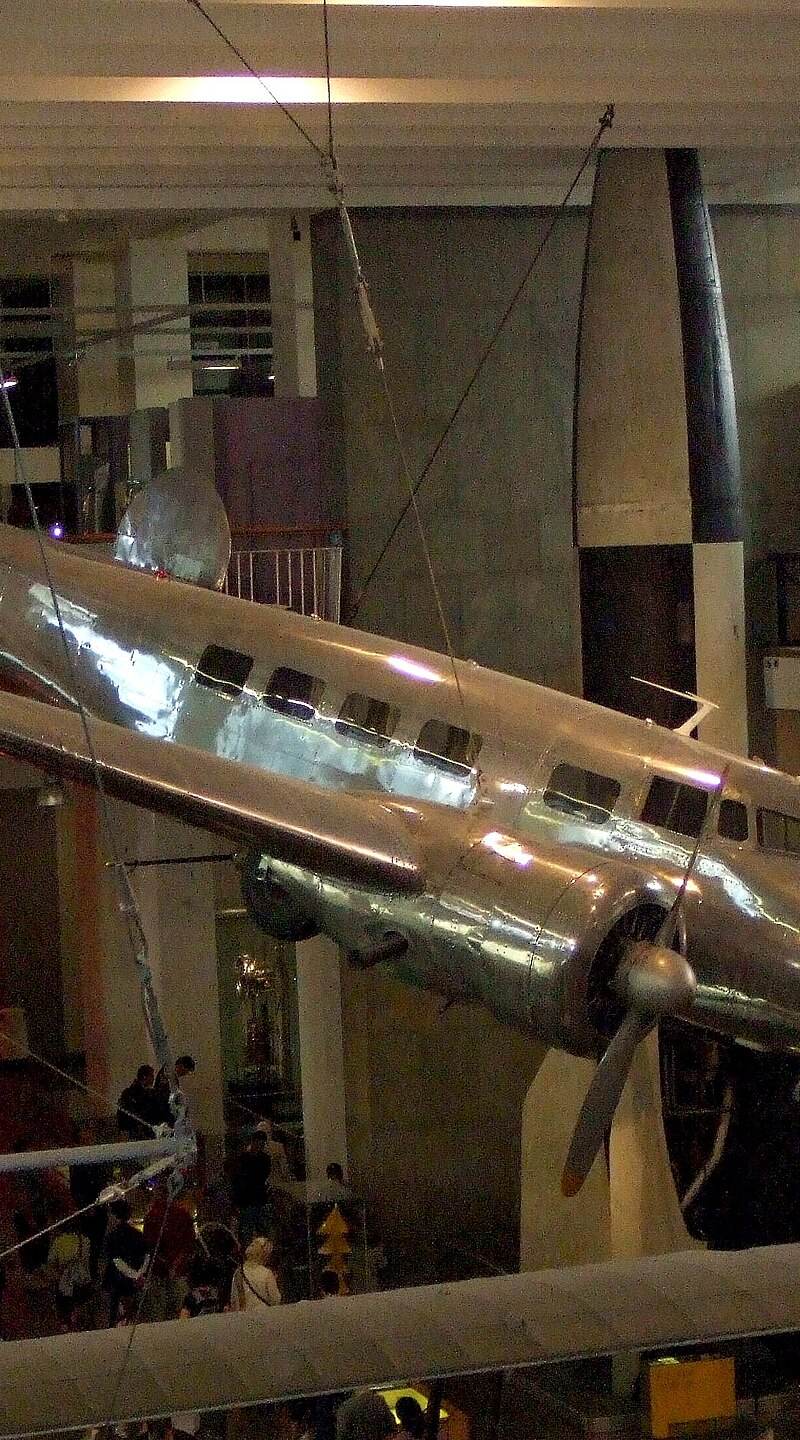  - Twin-engine aircraft