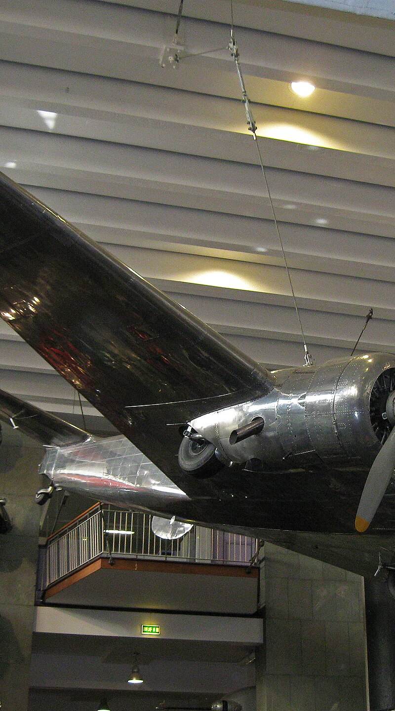  - Twin-engine aircraft
