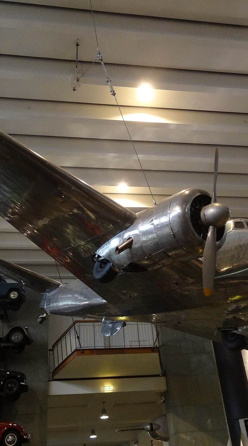  - Twin-engine aircraft