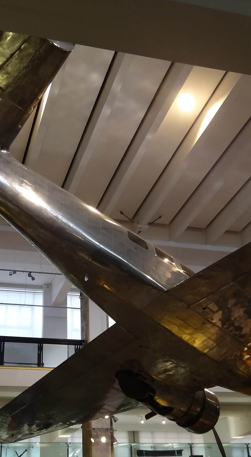  - Twin-engine aircraft