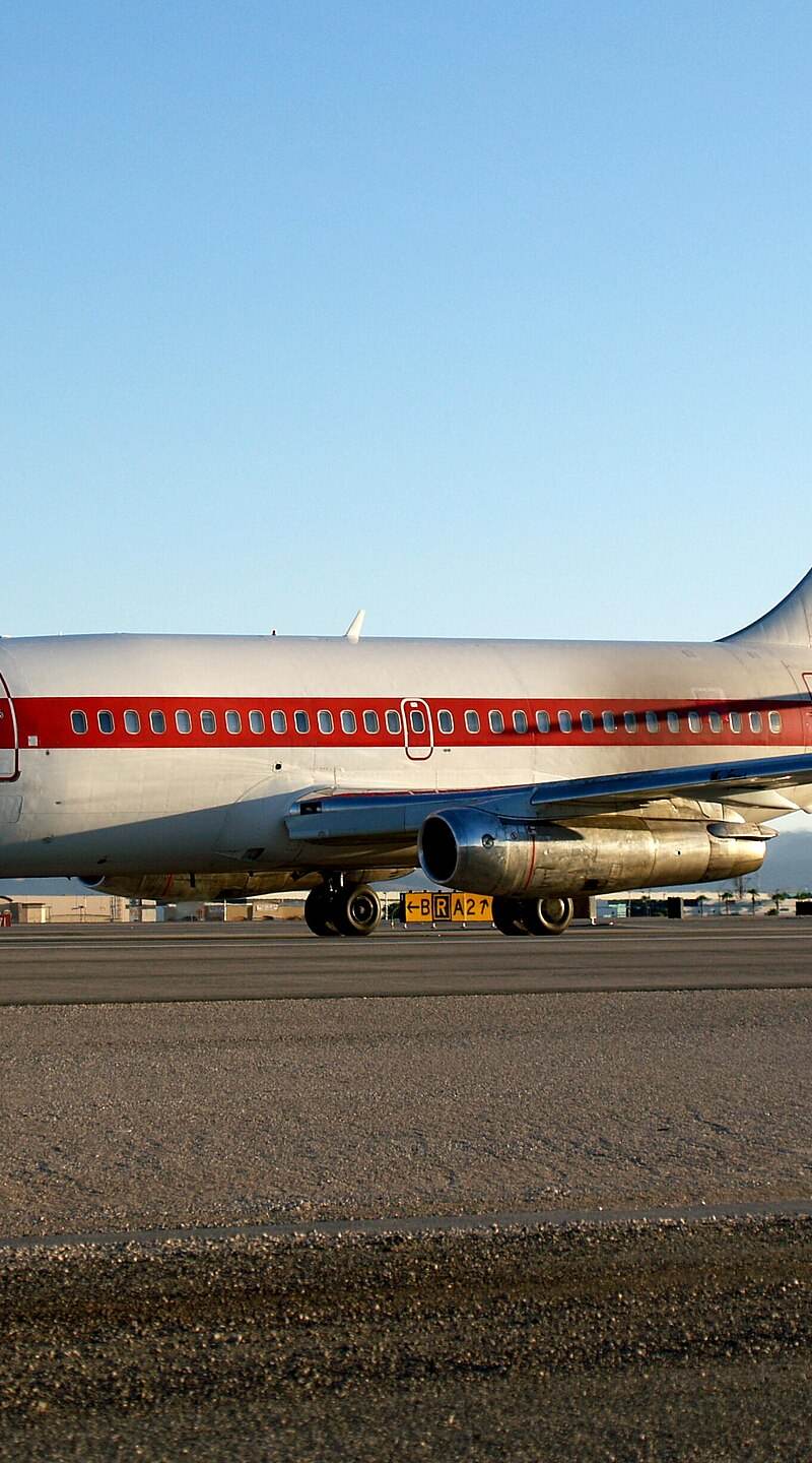 N5175U - Twin-engine aircraft