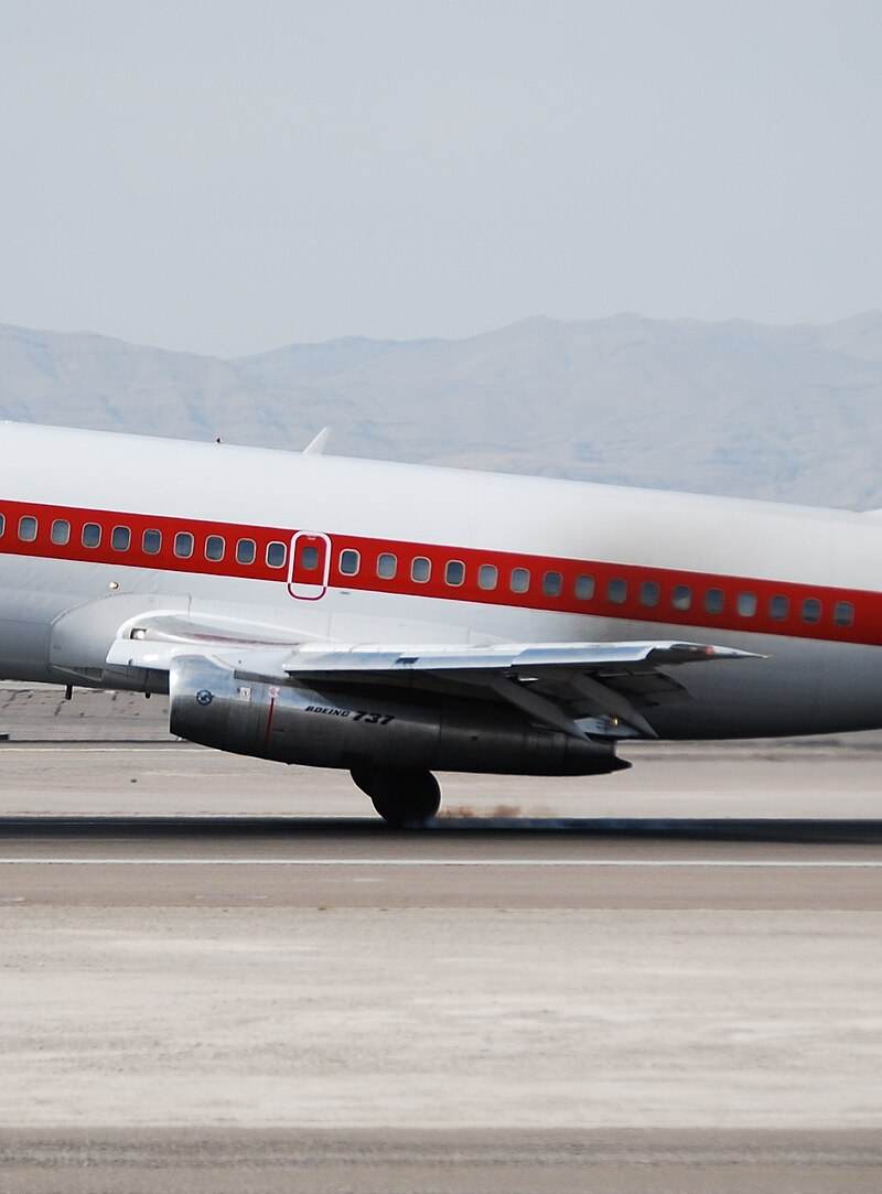 N5176Y - Twin-engine aircraft
