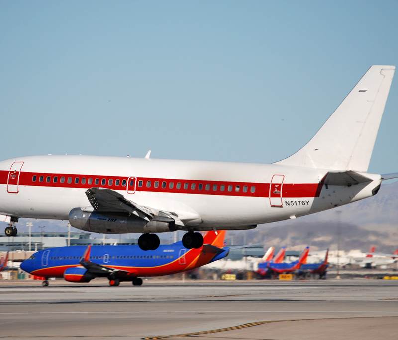 N5176Y - Twin-engine aircraft