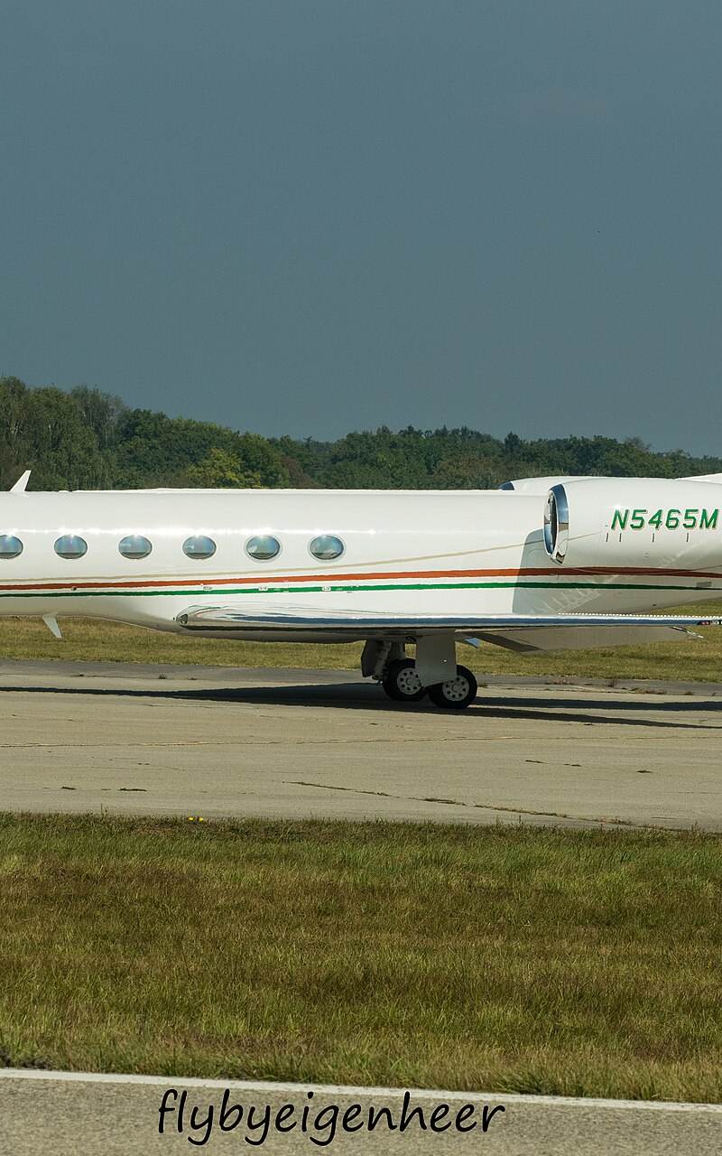 N5465M - Business jet