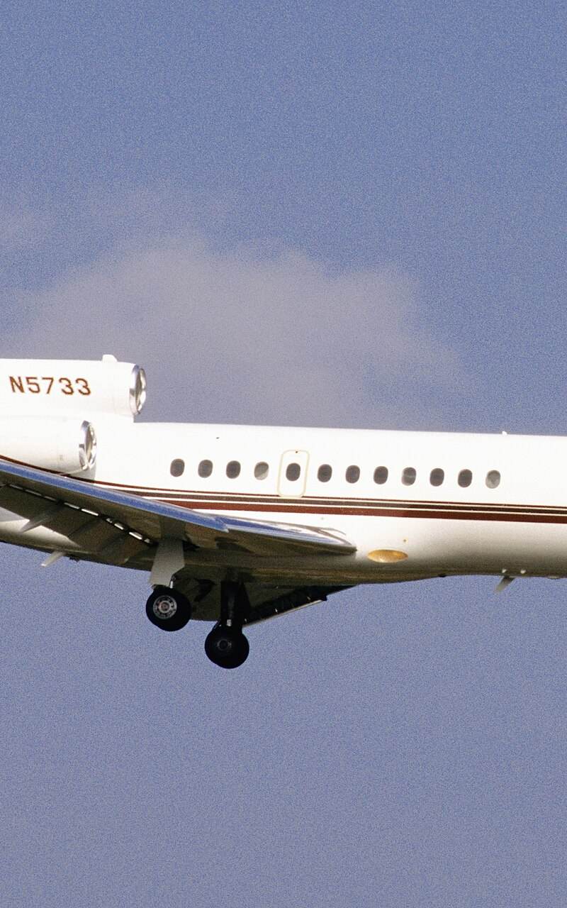 N5733 - Business jet