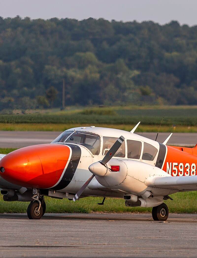 N5938Y - Twin-engine aircraft