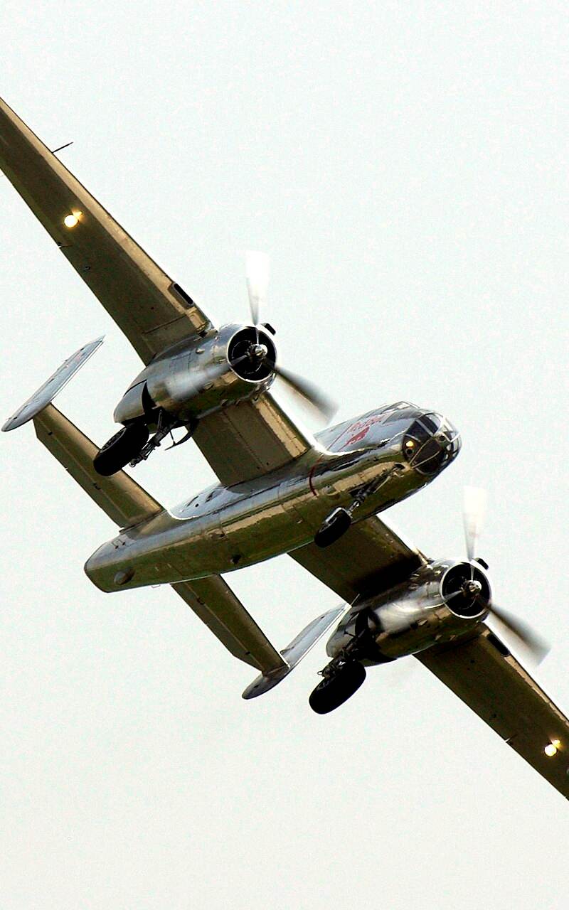N6123C - Twin-engine aircraft